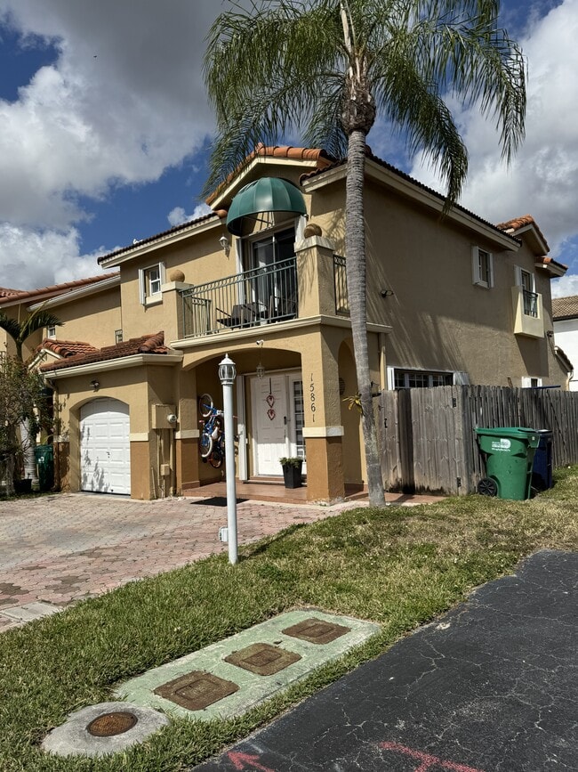 Building Photo - 15861 SW 70th Terrace