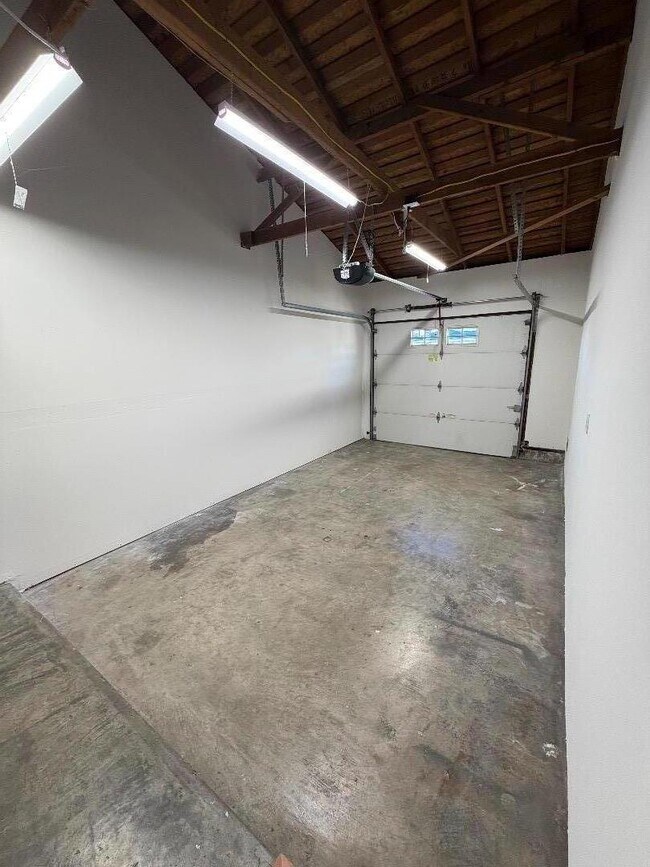 Building Photo - 1800 Terri Way