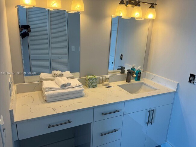 Building Photo - 18000 N Bay Rd