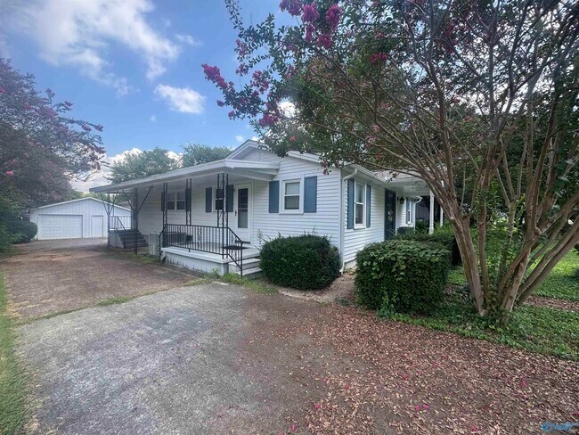 Building Photo - 1113 Humes Ave NE