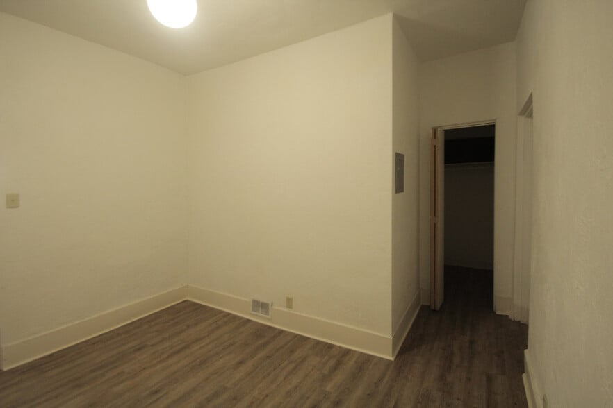 Building Photo - 419 Peebles St