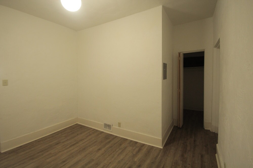 Building Photo - 419 Peebles St