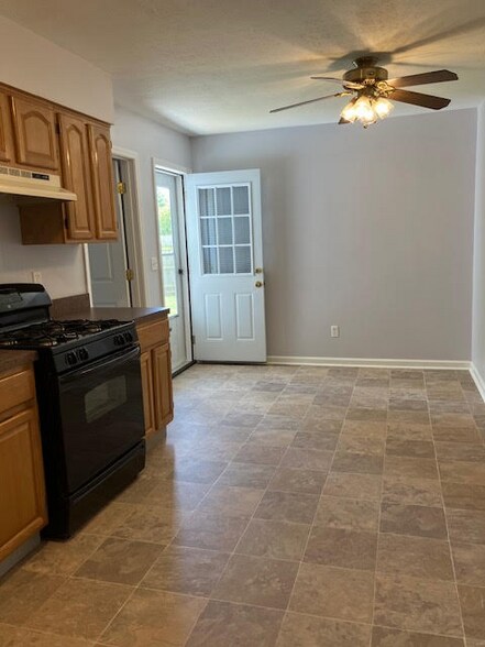 Building Photo - 11015 Lansford Dr