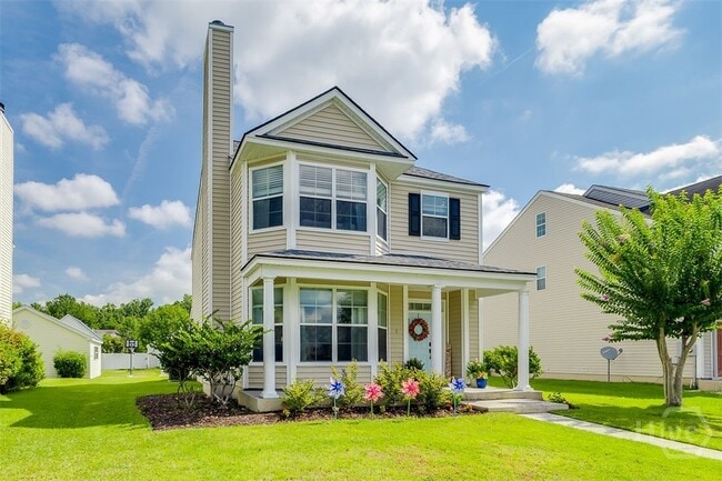 Building Photo - 8 Bushwood Dr
