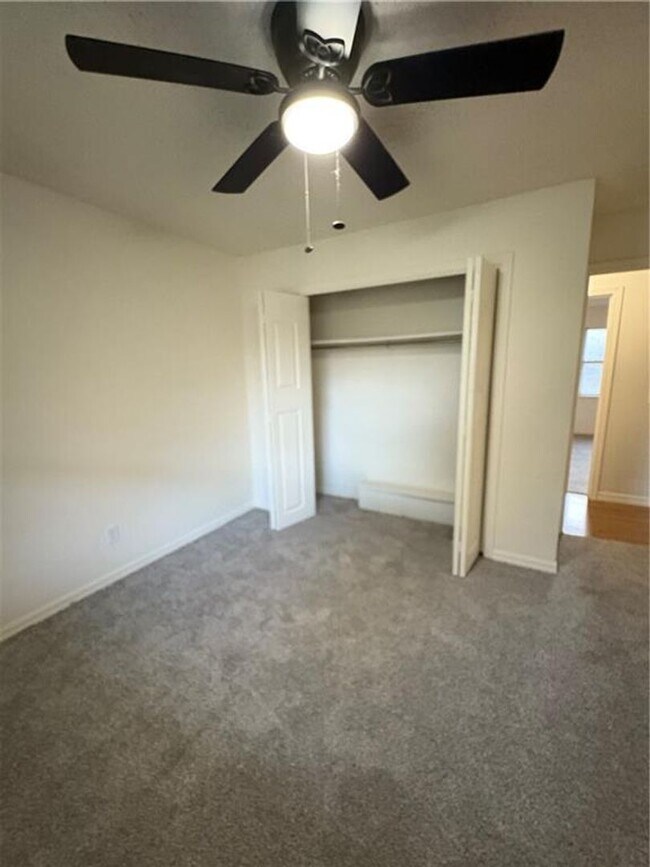 Building Photo - Spacious 4 bedroom, 2.5  bath house near B...