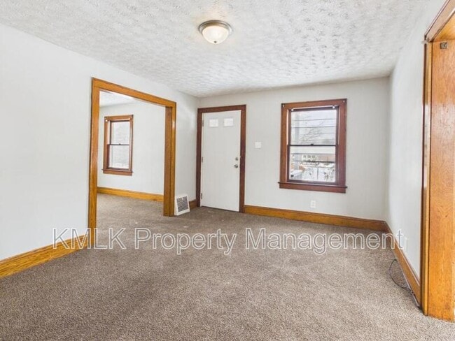 Building Photo - 806 Crouse St