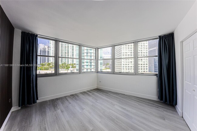 Building Photo - 825 Brickell Bay Dr