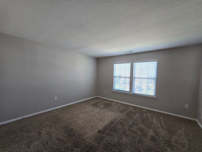Building Photo - Two Story, 4 Bed, 2.5 Bath in the Stockbri...
