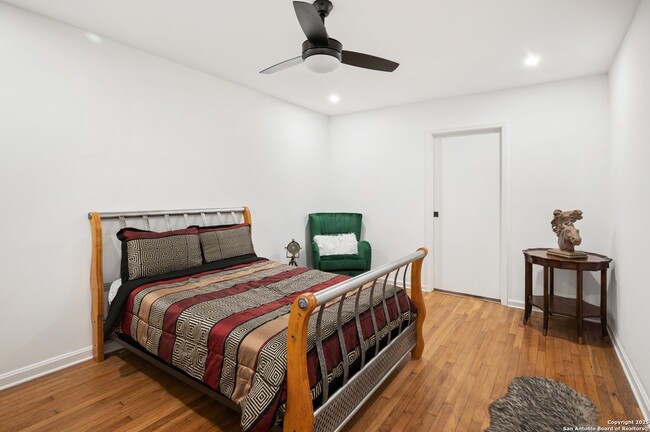 Building Photo - 423 College Blvd