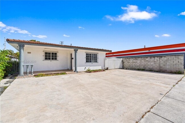 Building Photo - 361 E 39th St