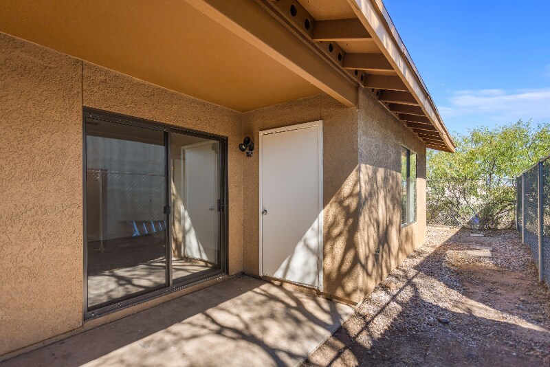 Building Photo - 4147 Calle Barona