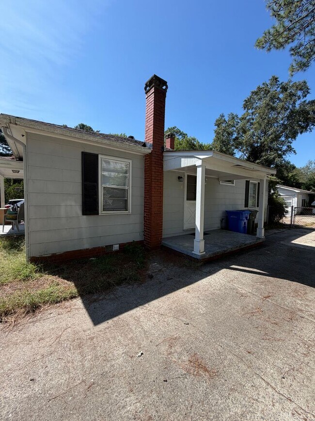Building Photo - 806 Rodie Ave