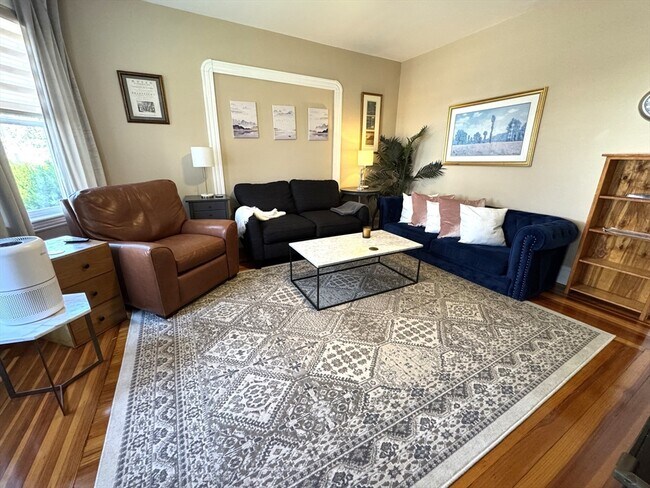 Building Photo - 23-25-25 Fuller St