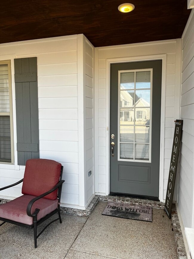 Building Photo - Custom Built home in a quiet subdivision