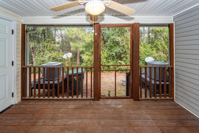 Building Photo - 2 Bedroom, 1.5 Bathroom Townhome - Charleston