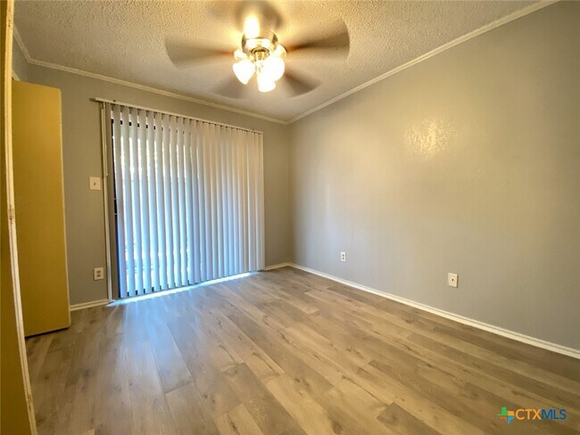 Building Photo - 1202 Thorpe Ln
