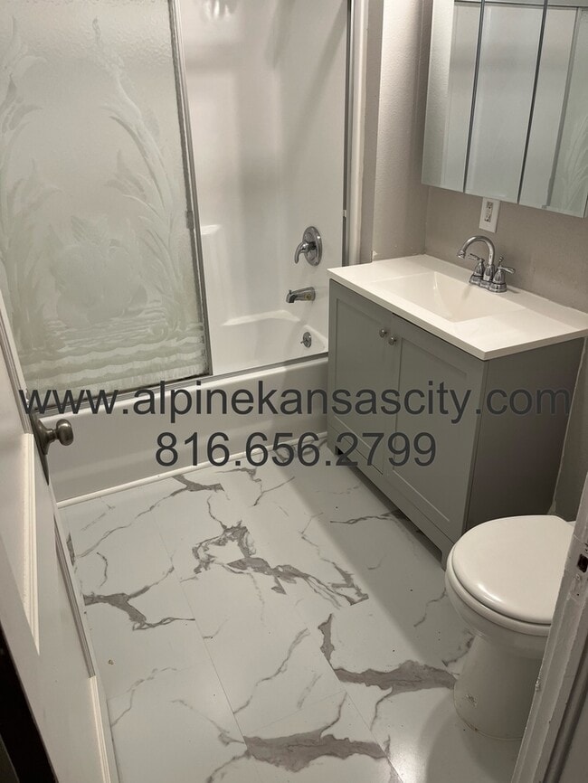 Building Photo - Updated Bungalow in Center District! Section 8 OK.