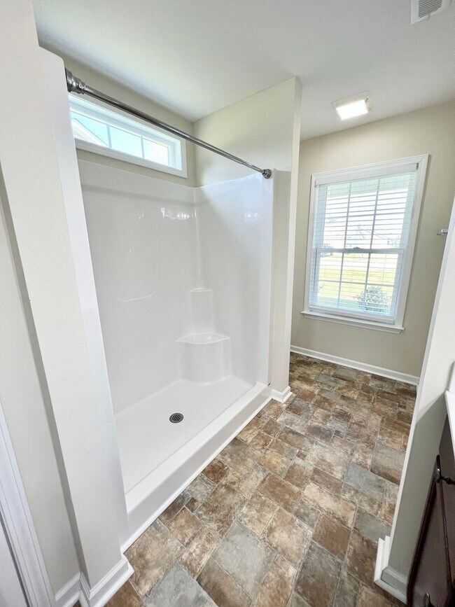 Building Photo - Beautiful home in Woodland Lakes! Extended...