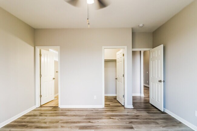 Building Photo - 8818 Jefferson Dr