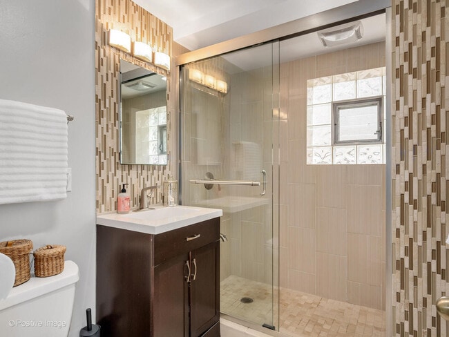 Building Photo - 822 N Waiola Ave