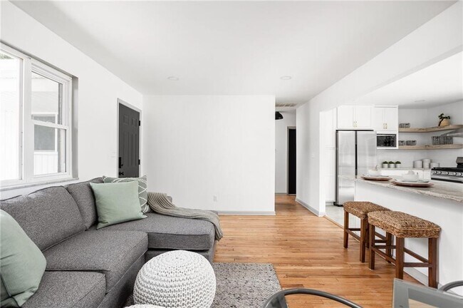 Building Photo - 1809 W 66th St