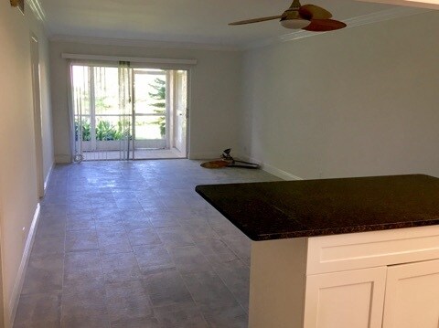 Livg Rm - 829 Camino Rd