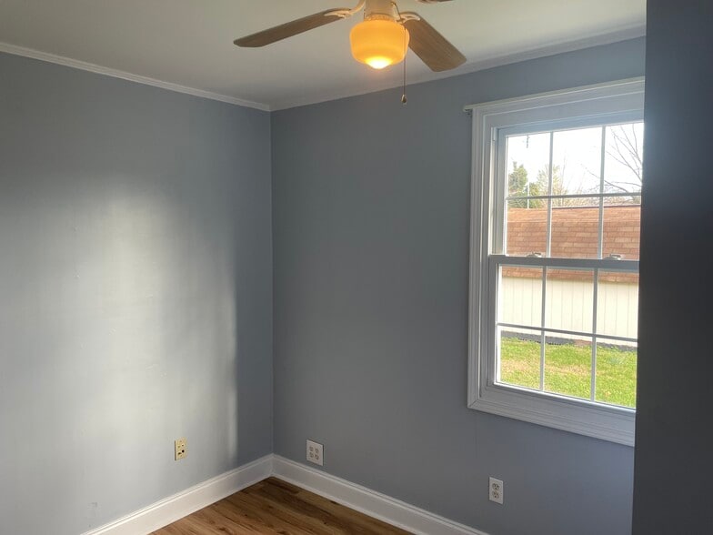 Building Photo - 3400 Fairway Rd