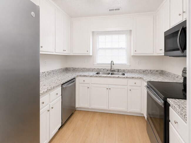 Building Photo - 1509 Medland Rd NW