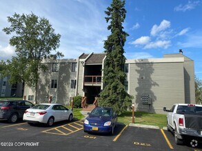 Building Photo - 2 Bed / 1 Bath Condo With Washer / Dryer i...