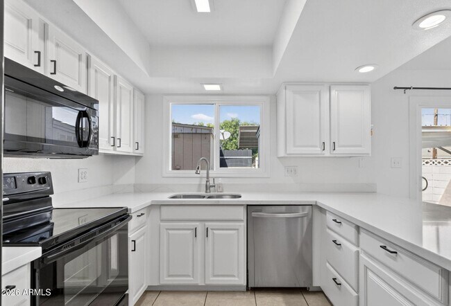 Building Photo - 8548 E McDonald Dr