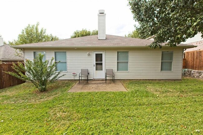 Building Photo - 2508 Clear Brook Dr