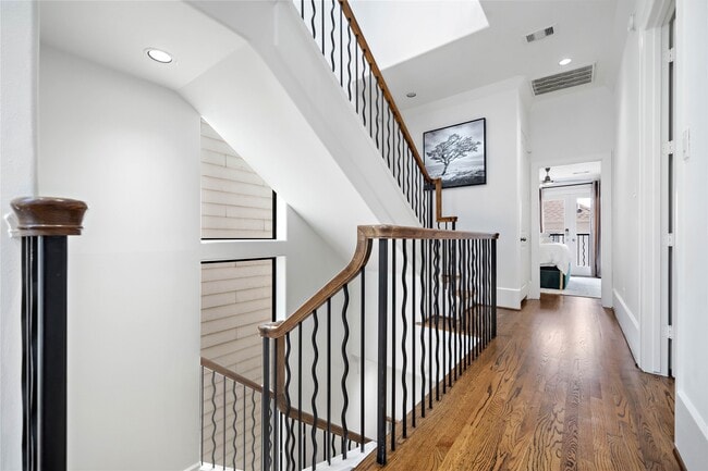 Building Photo - 709 Reinicke St