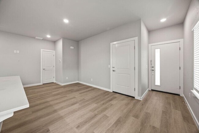 Building Photo - 2602 SW Convent St