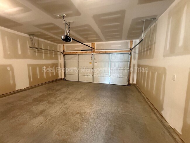Building Photo - 1112 Broholmer Ln