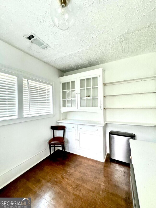 Building Photo - 52 Delmont Dr NE