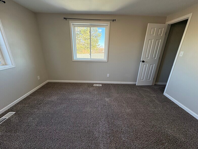 Building Photo - 2435 Piros Dr