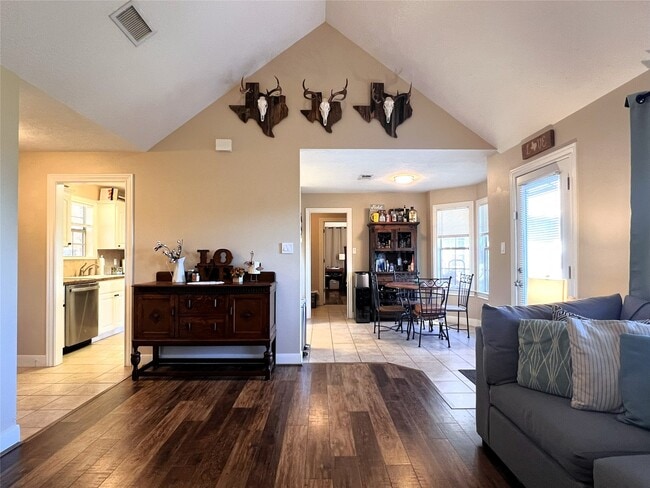 Building Photo - 2401 Will St