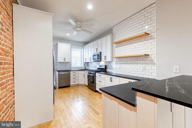 Building Photo - 632 E Fort Ave