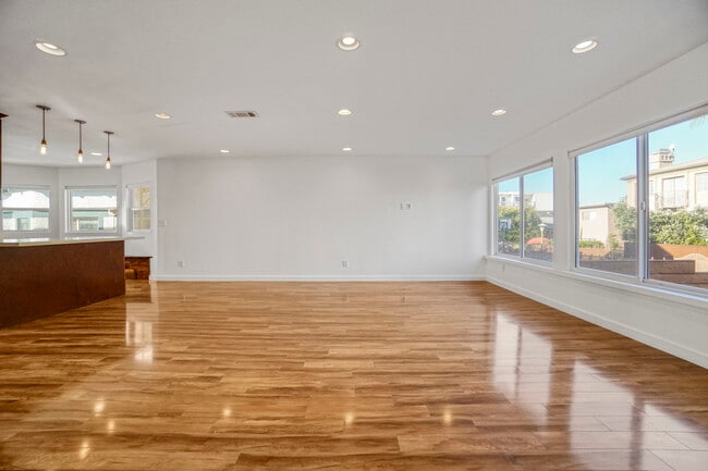 Building Photo - 38 Sunset Ave