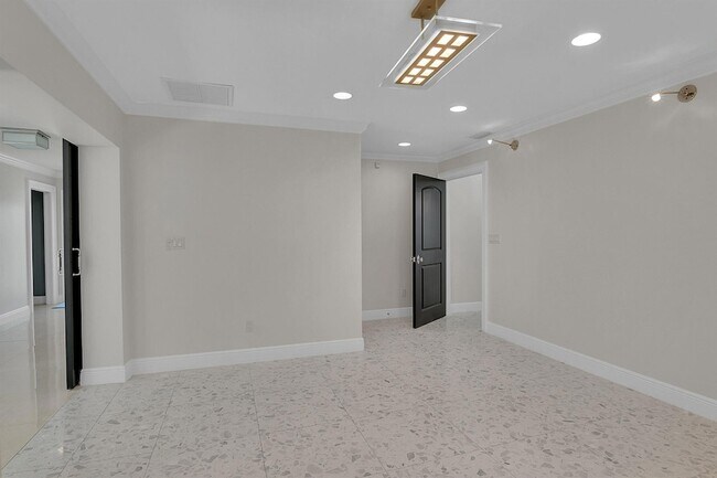 Building Photo - 8631 Steeplechase Dr