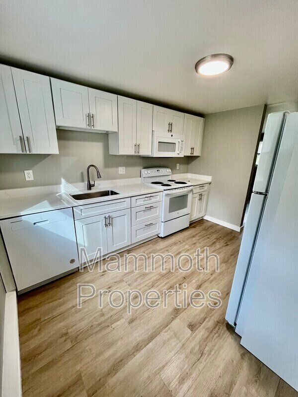 Building Photo - 9 Emerald Dr