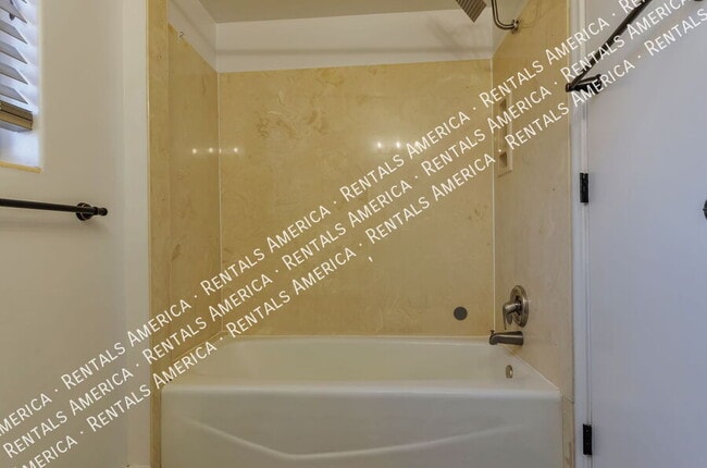 Building Photo - 2118 N Rita Ave