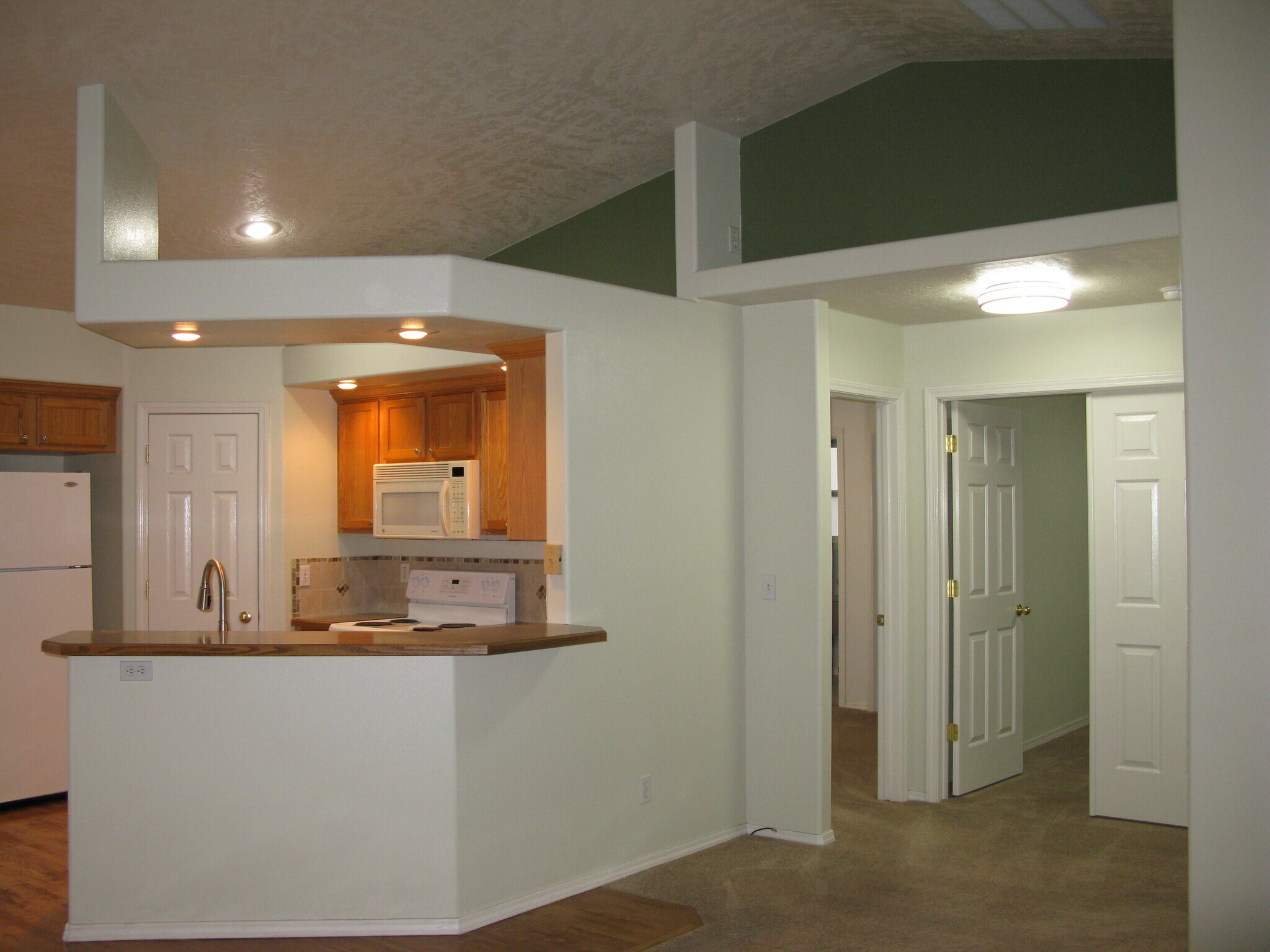 Building Photo - 2020 E Laguna Ave