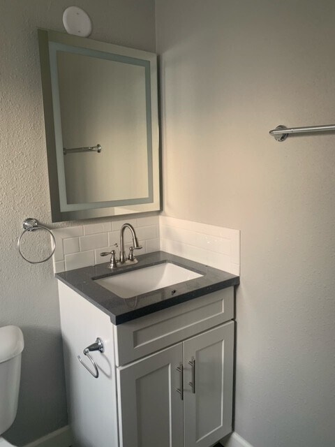 Building Photo - 4015 W Adams Blvd