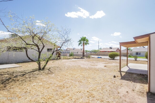 Building Photo - 1629 E Violet Dr