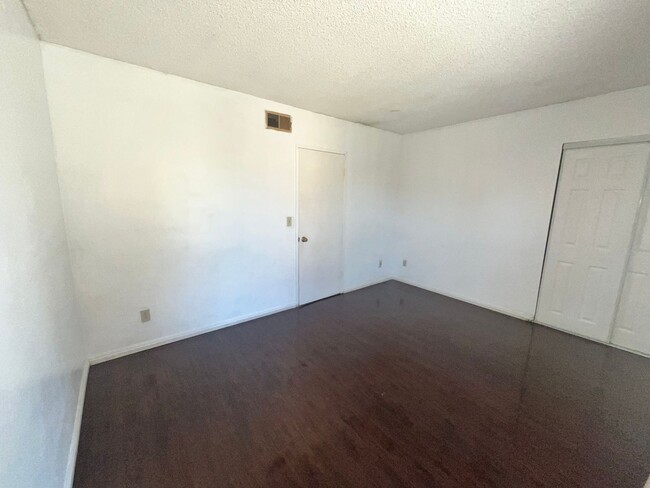 Building Photo - Anza Palms 2 Bedroom Townhome