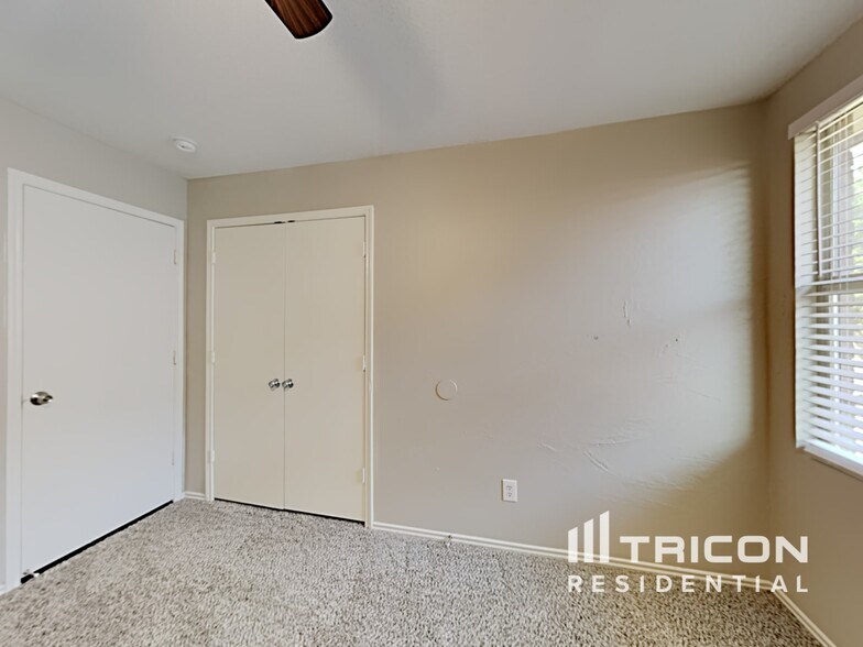 Building Photo - 2641 Bandera Pl