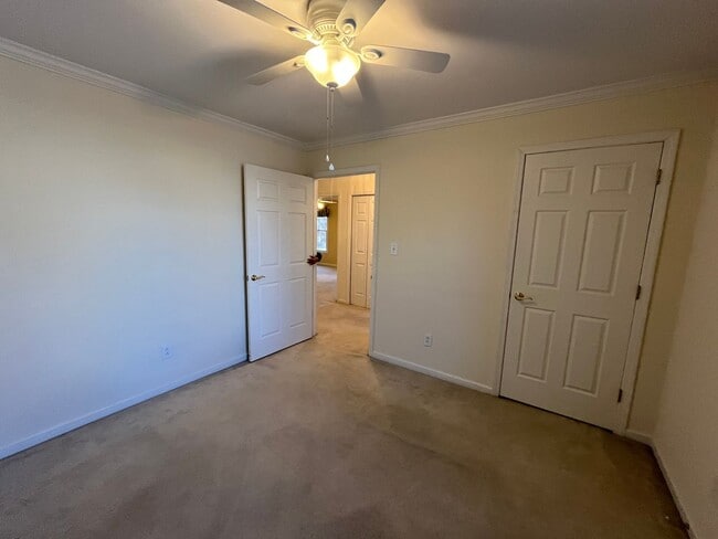 Building Photo - ****** $200 OFF FIRST FULL MONTH OF RENT!! ******