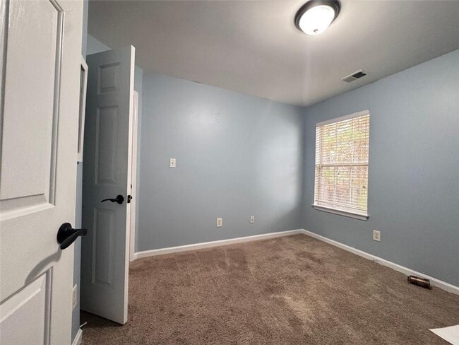 Building Photo - 5495 Hampton Ct