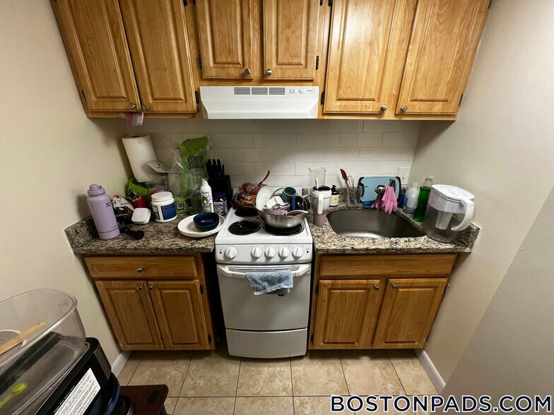 Building Photo - 62 Boylston St